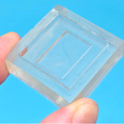 Crosslinking mold for hydrogel